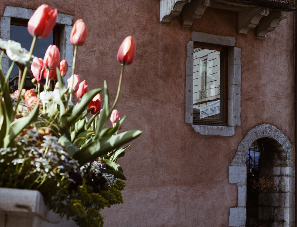 Detalhes do centro antigo de Annecy, na França