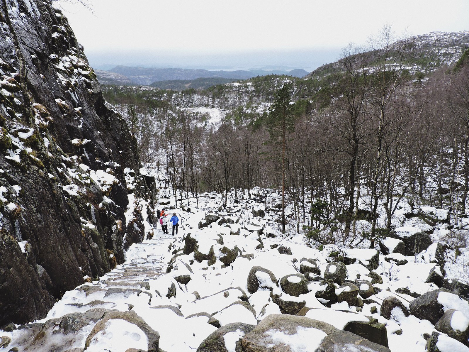Preikestolen, Noruega - Caminho nevado