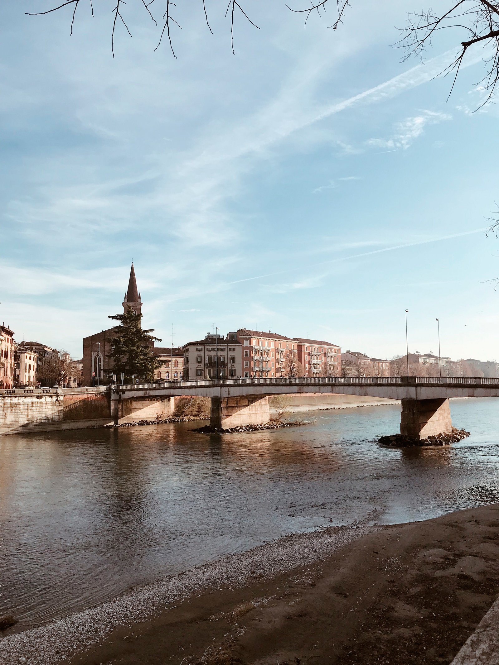 Ponte sobre o rio Ádige
