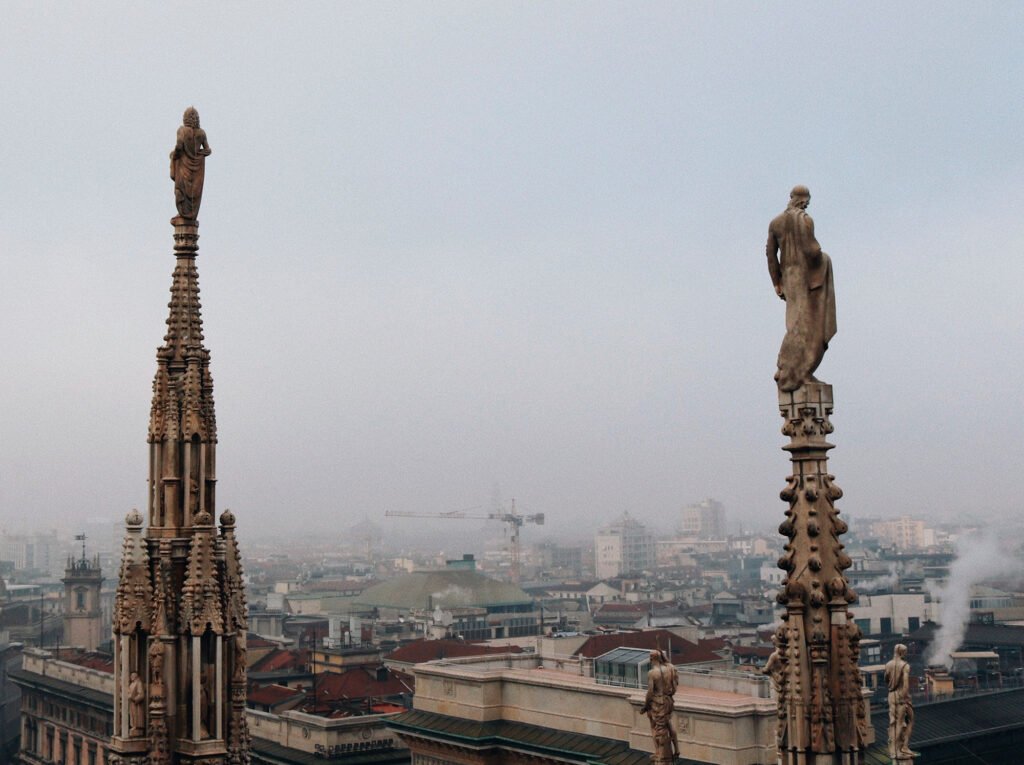 Estátuas nas alturas da Duomo