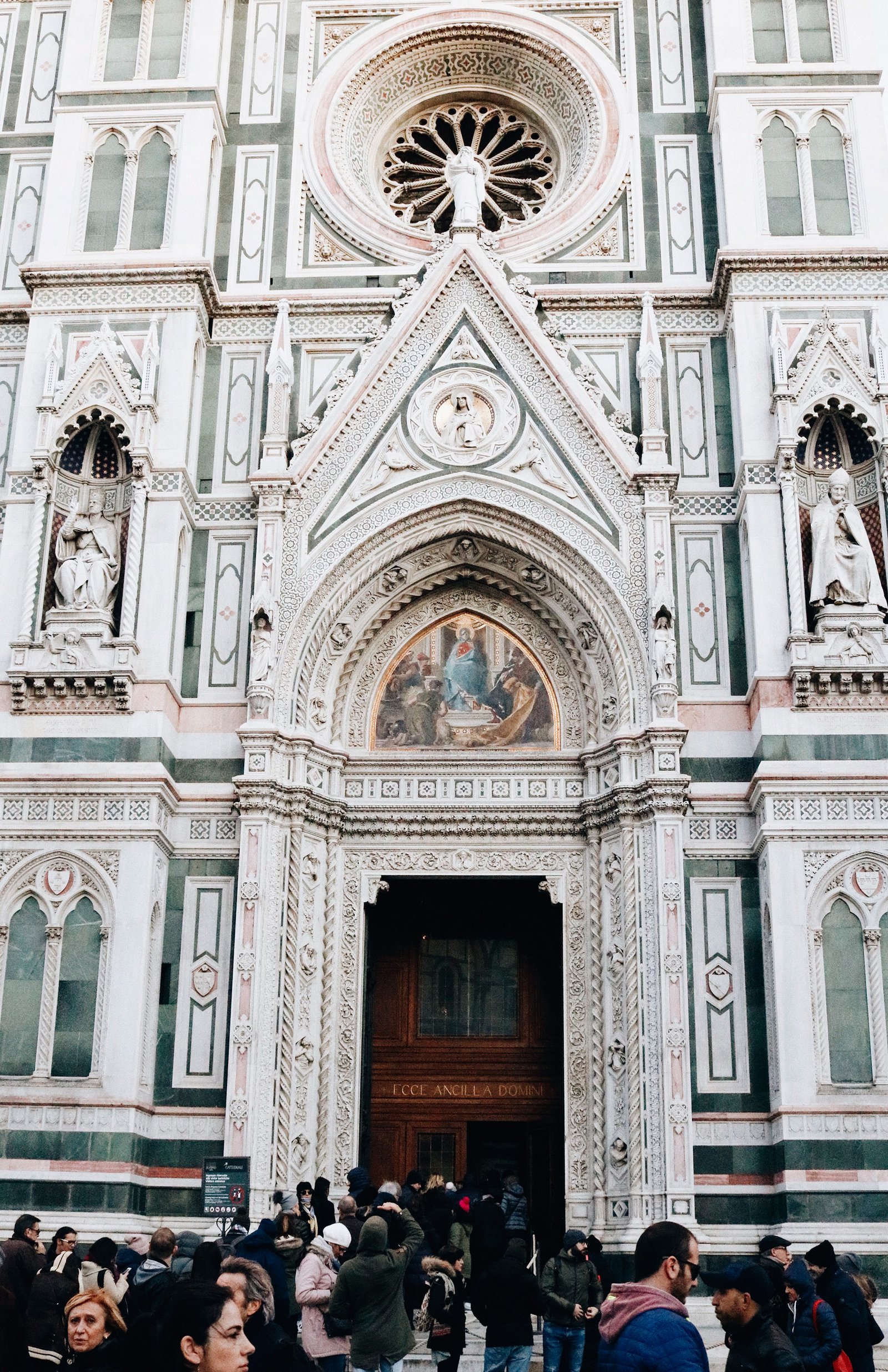 Detalhes da entrada de Santa Maria del Fiore