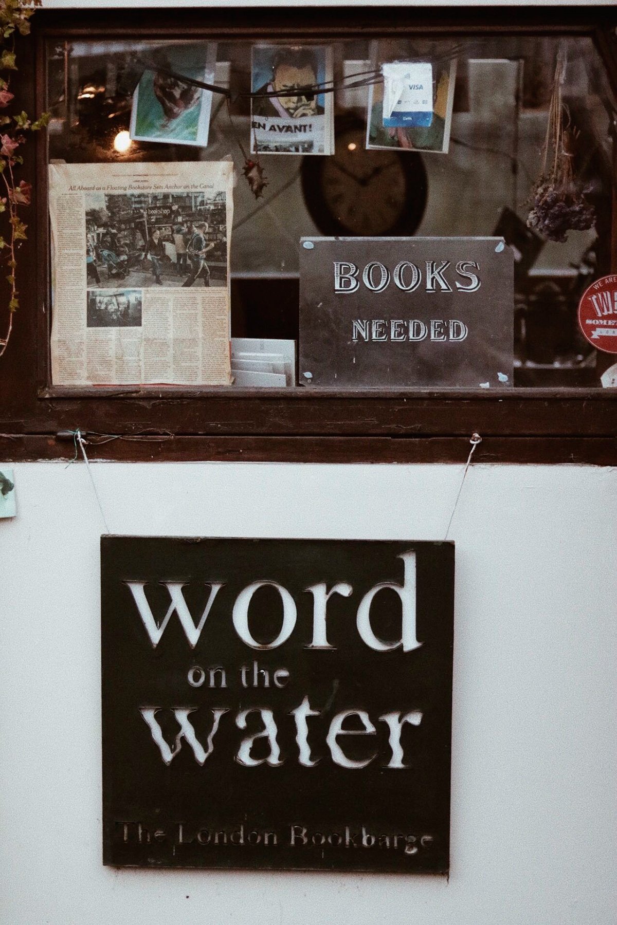 Detalhes de Word On The Water