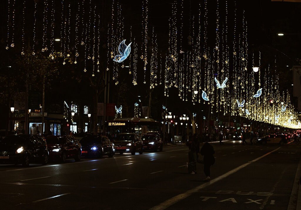 tradições do natal catalão: luzes e decorações em Barcelona