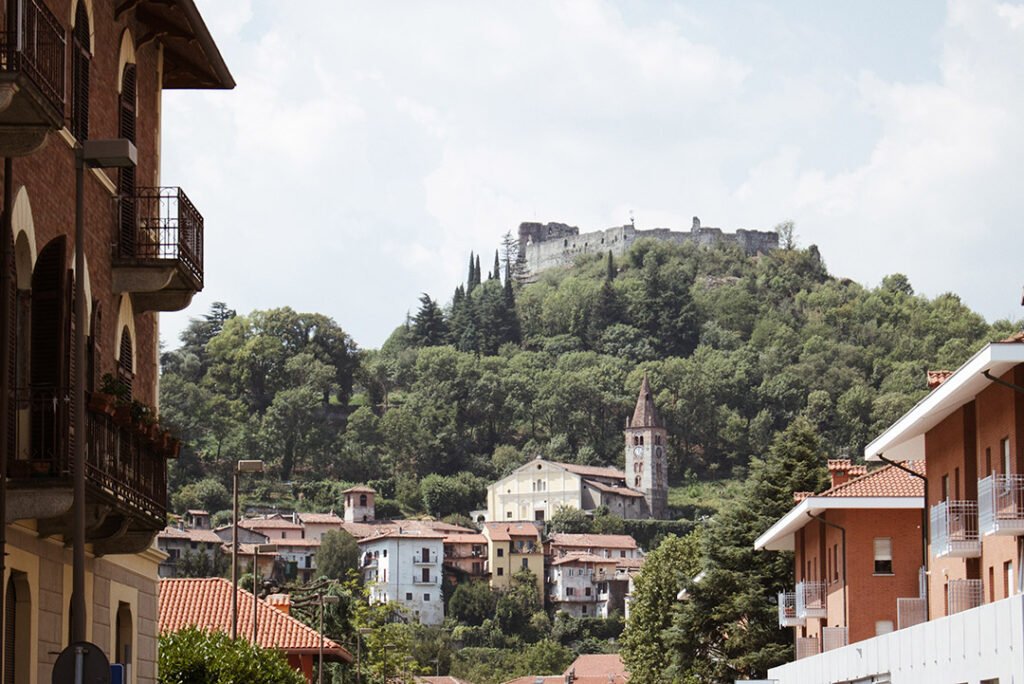 Avigliana - Ruínas do castelo vistas a partir do centro histórico