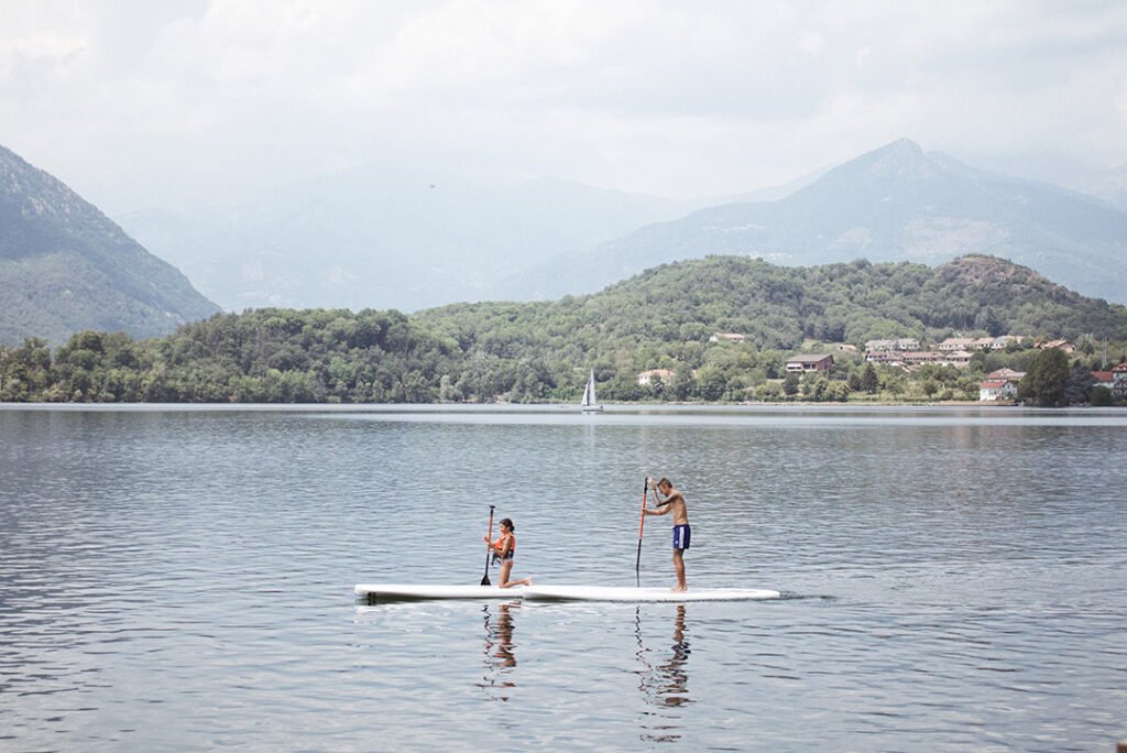 Avigliana - pessoas fugindo do calor no lago