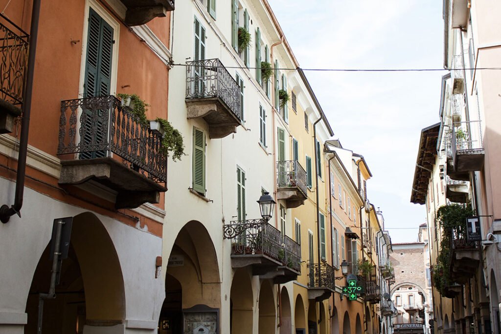 Casale Monferrato: Fachadas coloridas do centro histórico