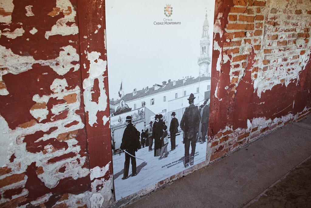 Casale Monferrato: imagem de uma foto que retrata a cidade como nas décadas passadas