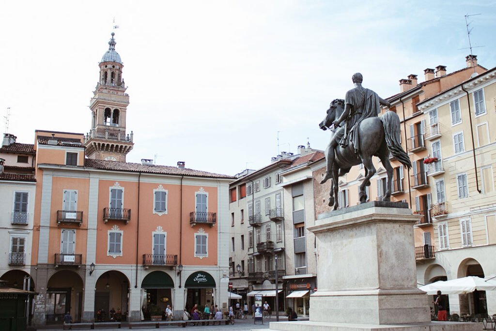 Casale Monferrato: Piazza Giuseppe Mazzini