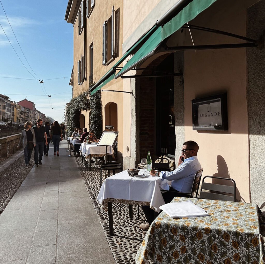 Café a beira do canal - Navilgi - Milão