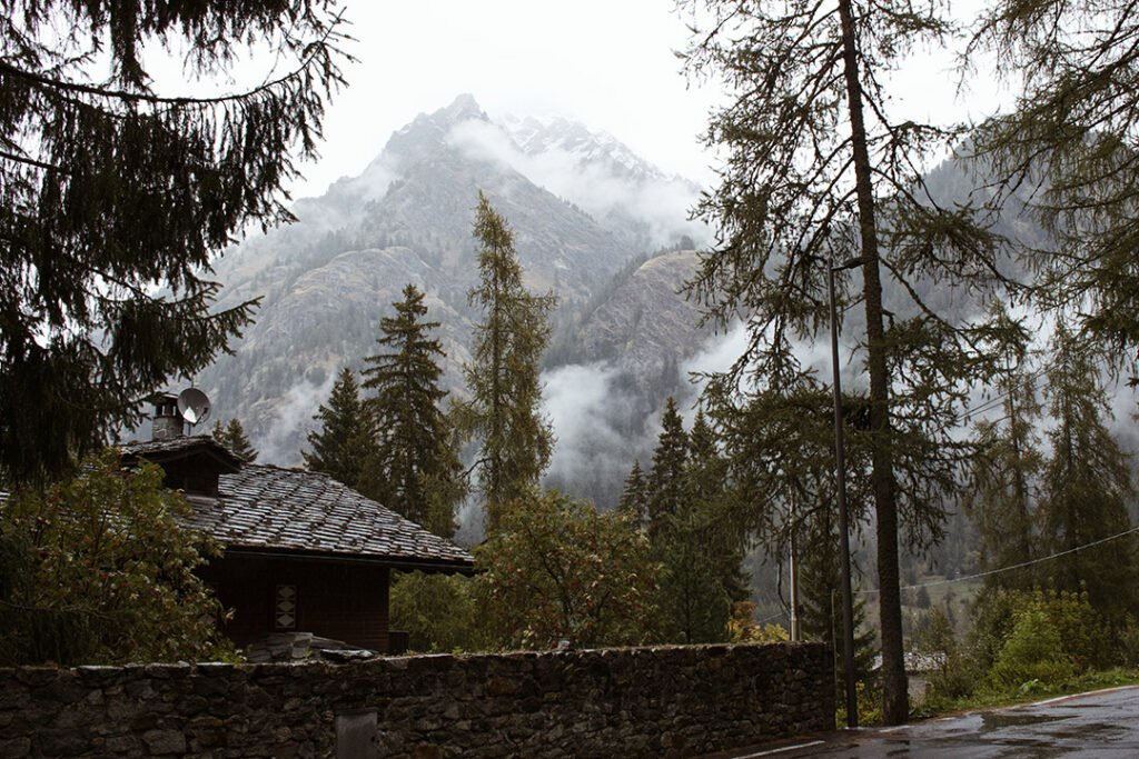 a caminho do Castelo Savoia no Vale d´Aosta